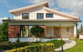 Naturaleza y tranquilidad en casa con jardin